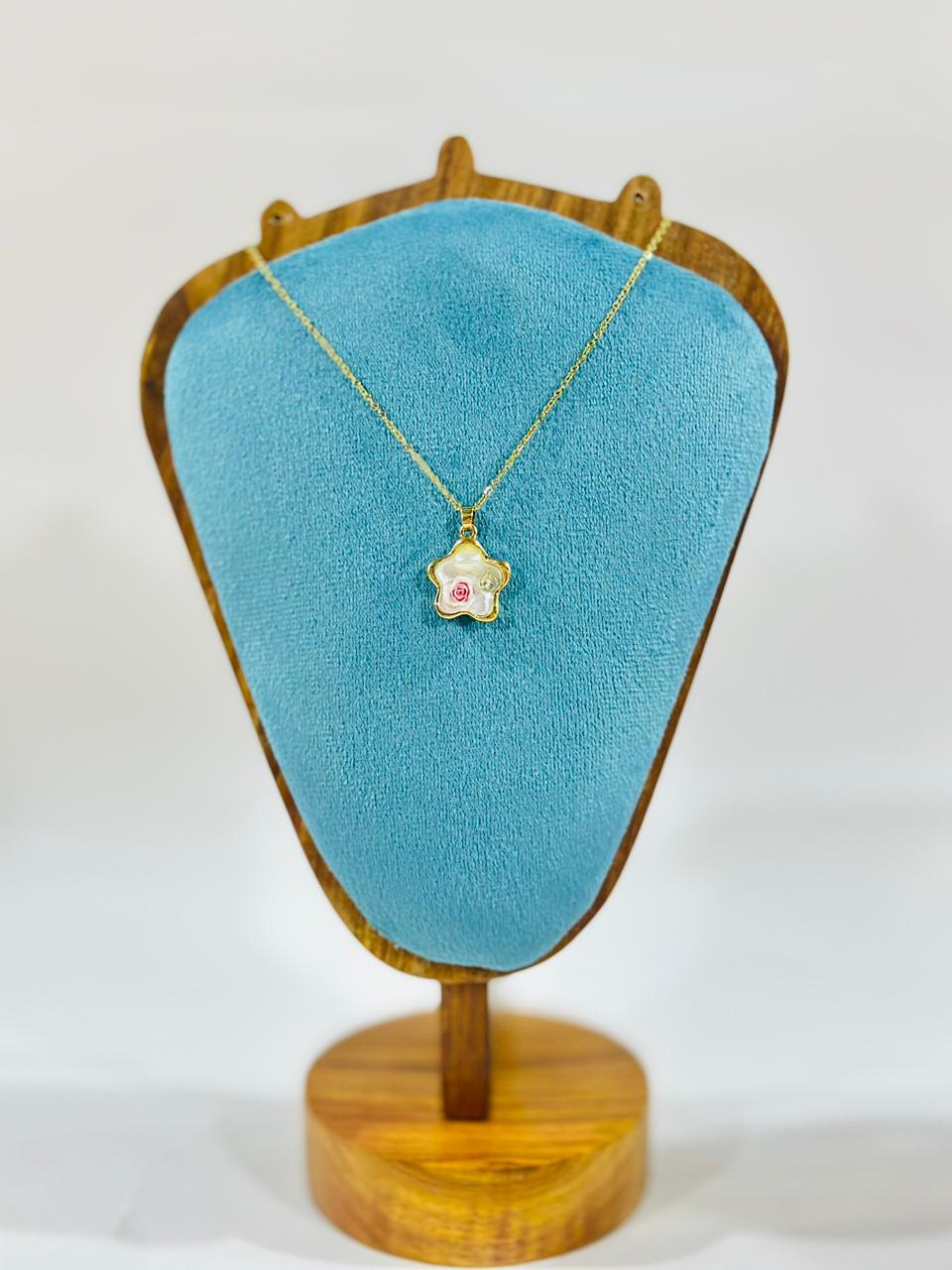 Floral Clover Gold Pendant  | Anti-tarnish